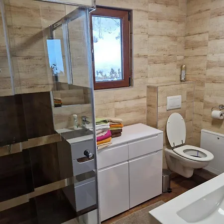 Alpesi faház Jelenye